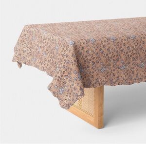 Threshold ruffle tablecloth